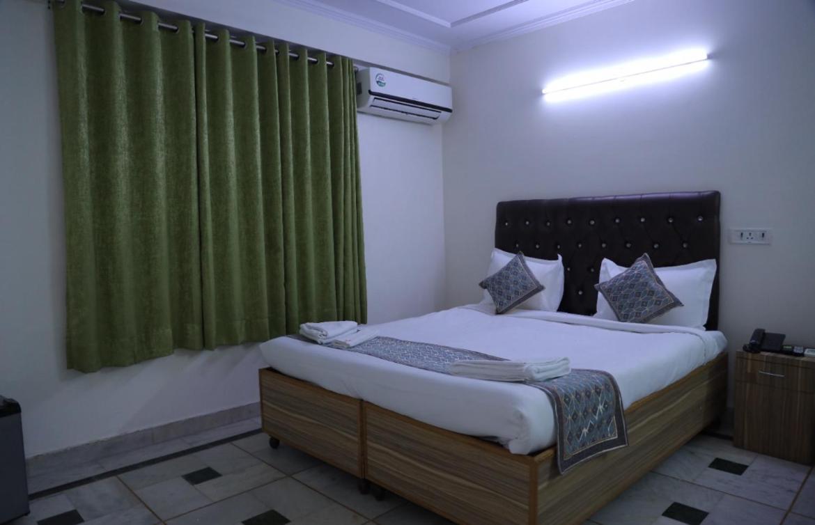 Hotel Star Palace - Near Karol Bagh Metro デリー エクステリア 写真
