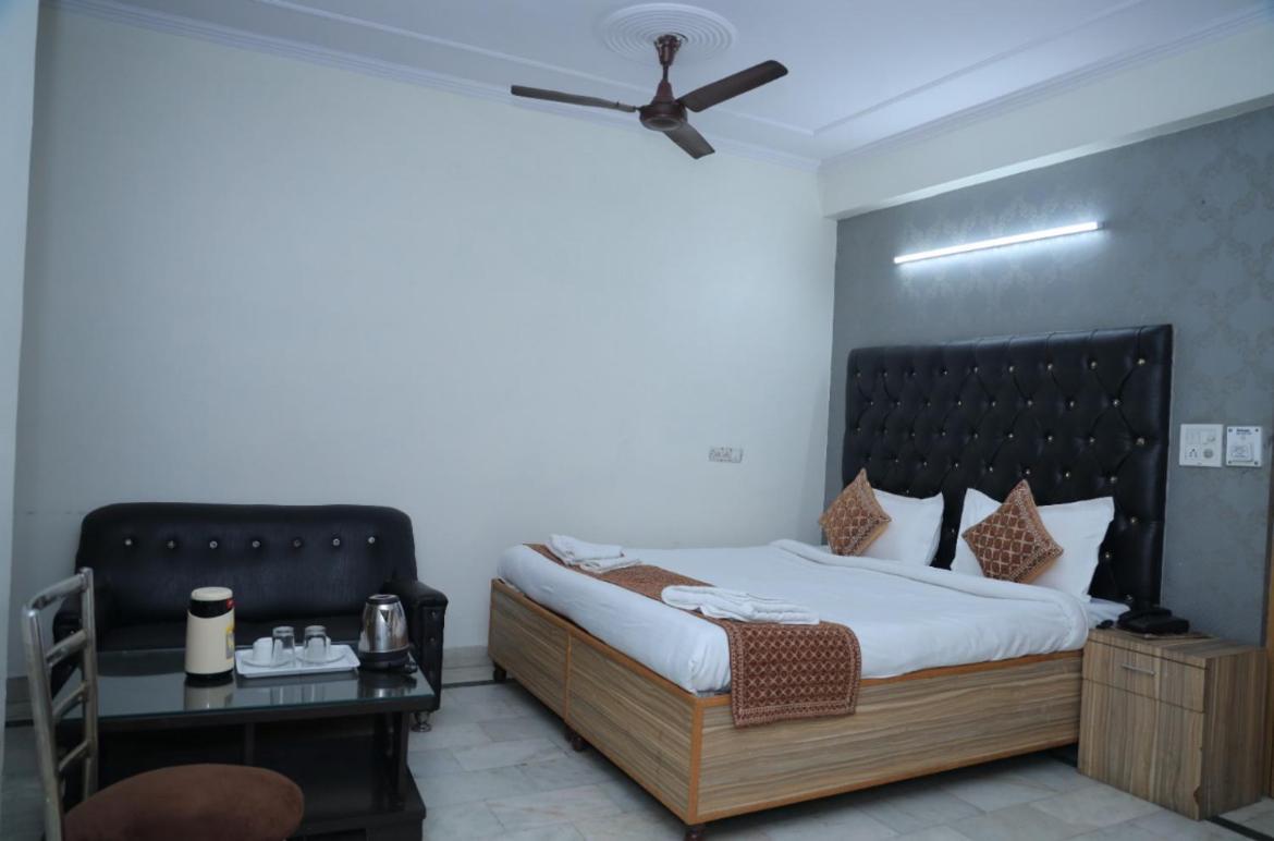 Hotel Star Palace - Near Karol Bagh Metro デリー エクステリア 写真